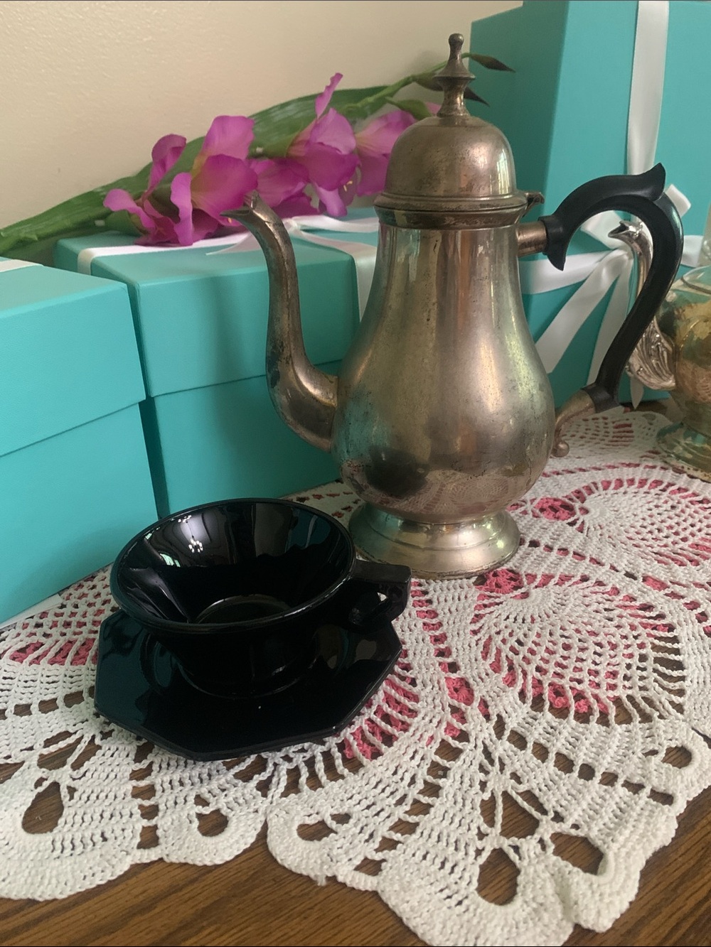 Black Glass Teacup and Saucer - Elegant Home Kitchen Accent